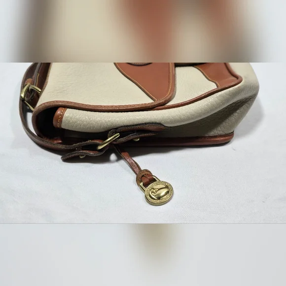 VINTAGE Dooney & Bourke A7-128540 Classic Leather Crossbody Bag Purse Tan Brown - Picture 4 of 16